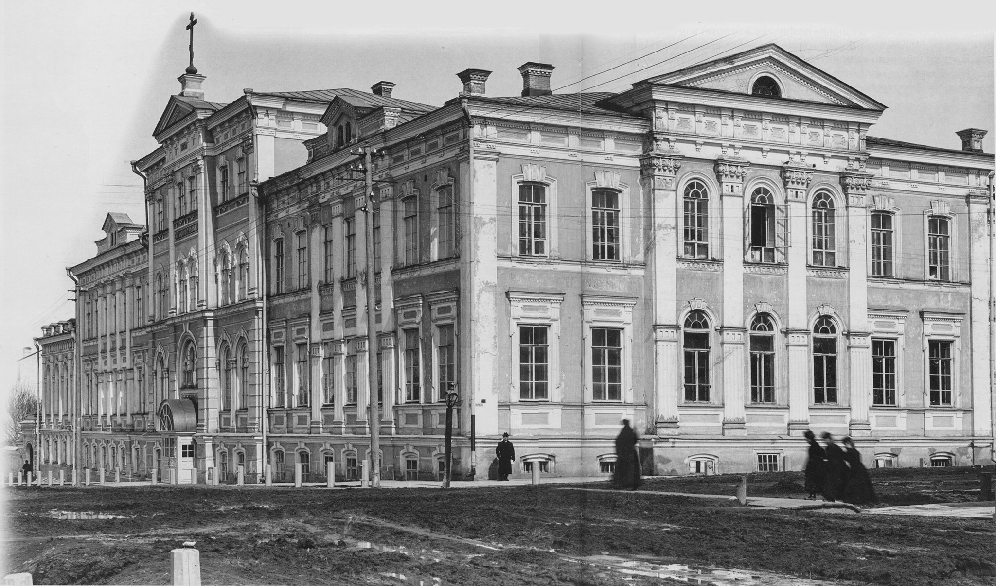 Пермское Духовное училище.  Источник: Урал, Россия, далее везде... Годы жизни изобретателя радио Александра Степановича Попова в Пермской губернии / Пермь, 2011;  Pastvu.com